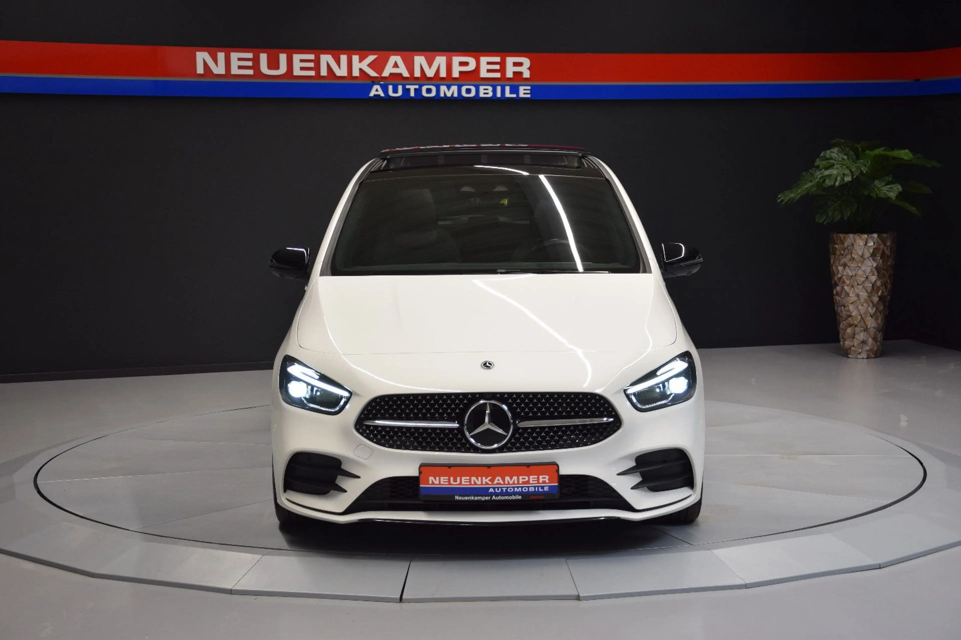 Mercedes-Benz B 250 4Matic AMG Pano 360° Night ACC MBUX Ambi — photo 2