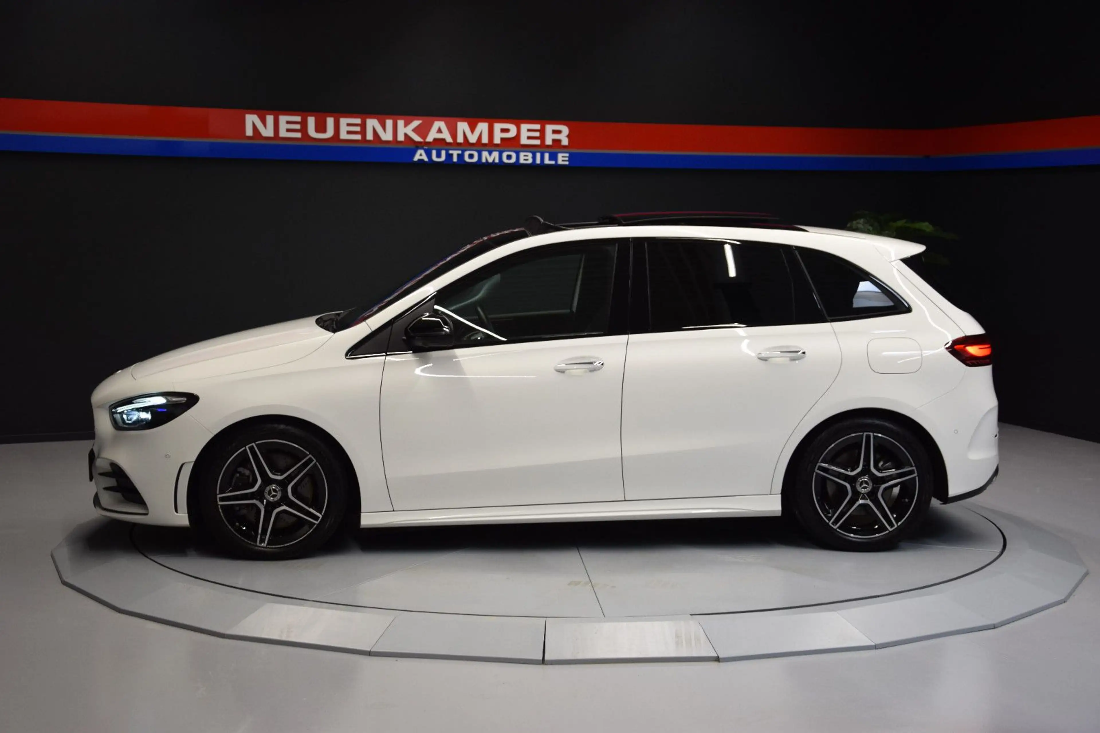 Mercedes-Benz B 250 4Matic AMG Pano 360° Night ACC MBUX Ambi — photo 4