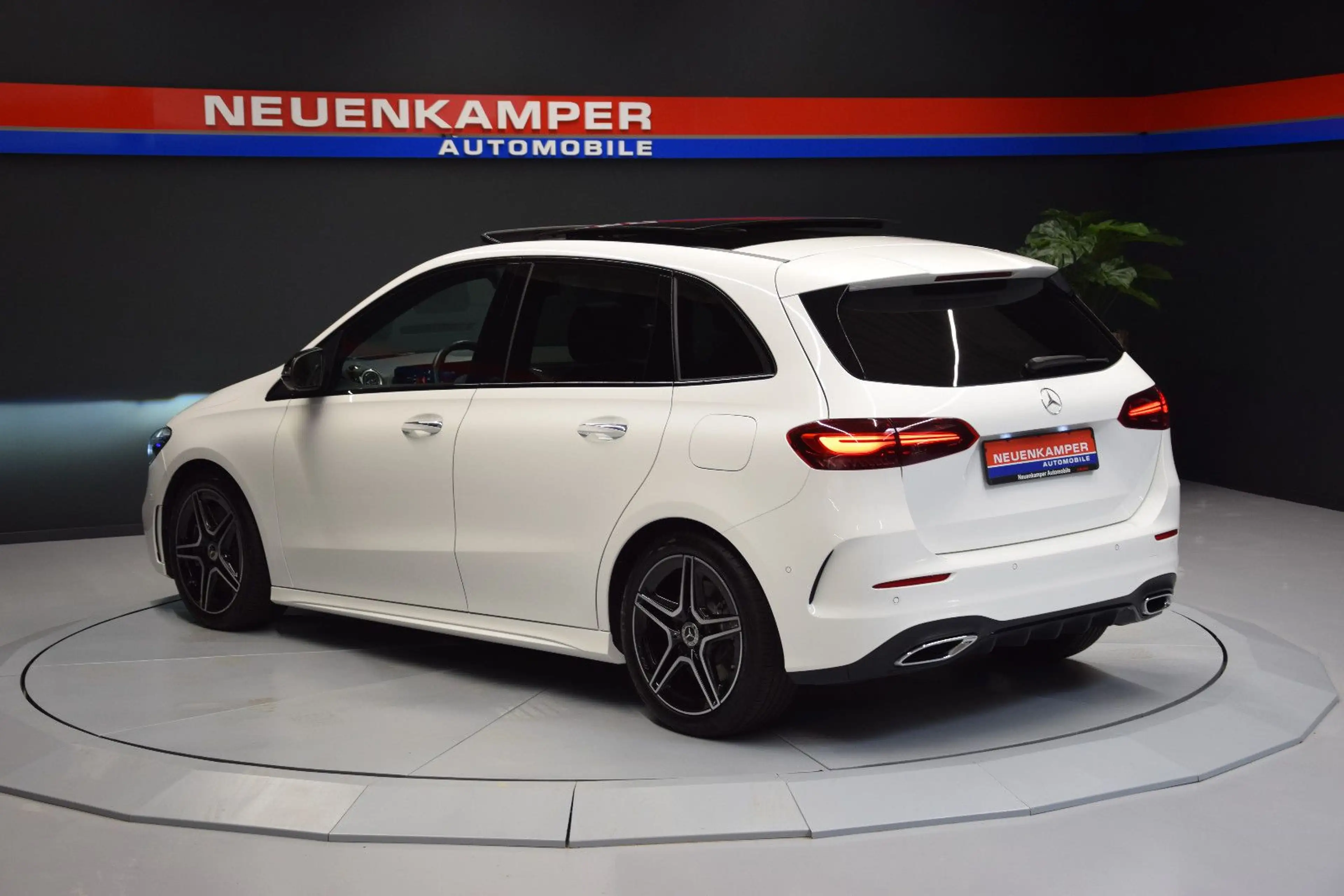 Mercedes-Benz B 250 4Matic AMG Pano 360° Night ACC MBUX Ambi — photo 5