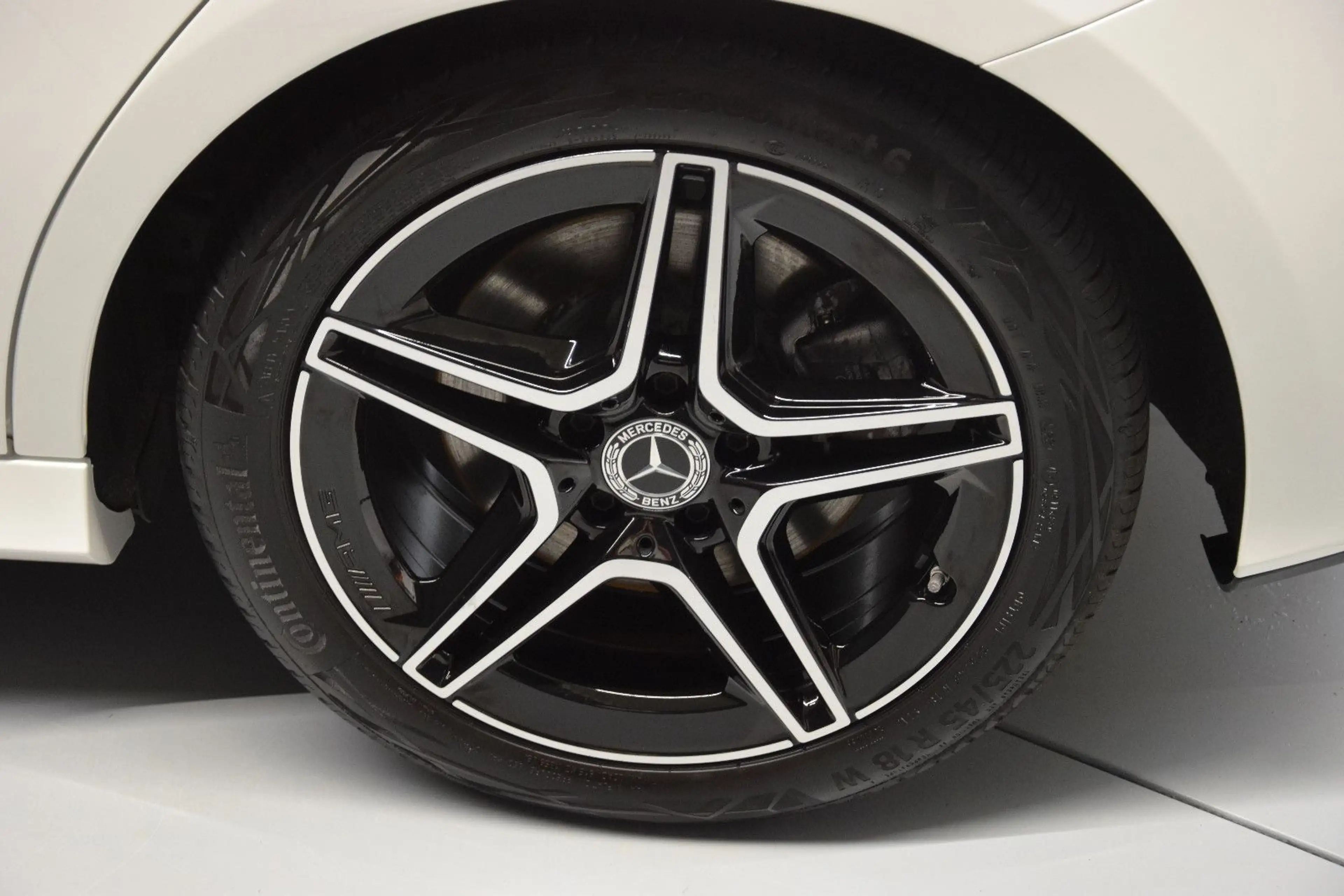 Mercedes-Benz B 250 4Matic AMG Pano 360° Night ACC MBUX Ambi — photo 12