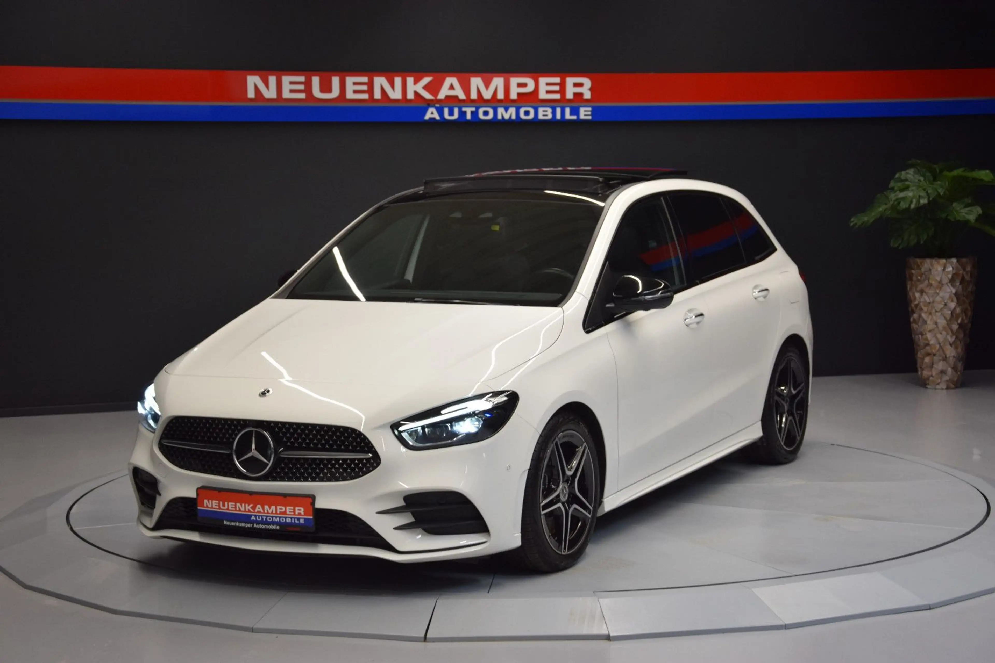 Mercedes-Benz B 250 4Matic AMG Pano 360° Night ACC MBUX Ambi — photo 3