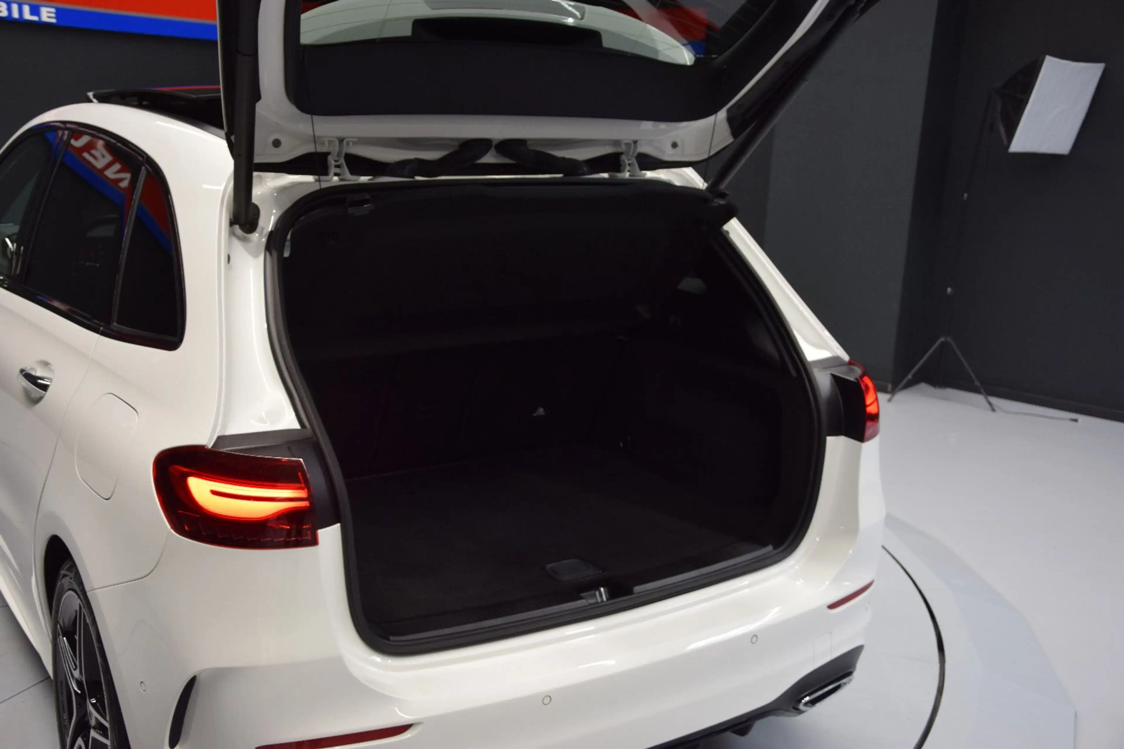Mercedes-Benz B 250 4Matic AMG Pano 360° Night ACC MBUX Ambi — photo 10