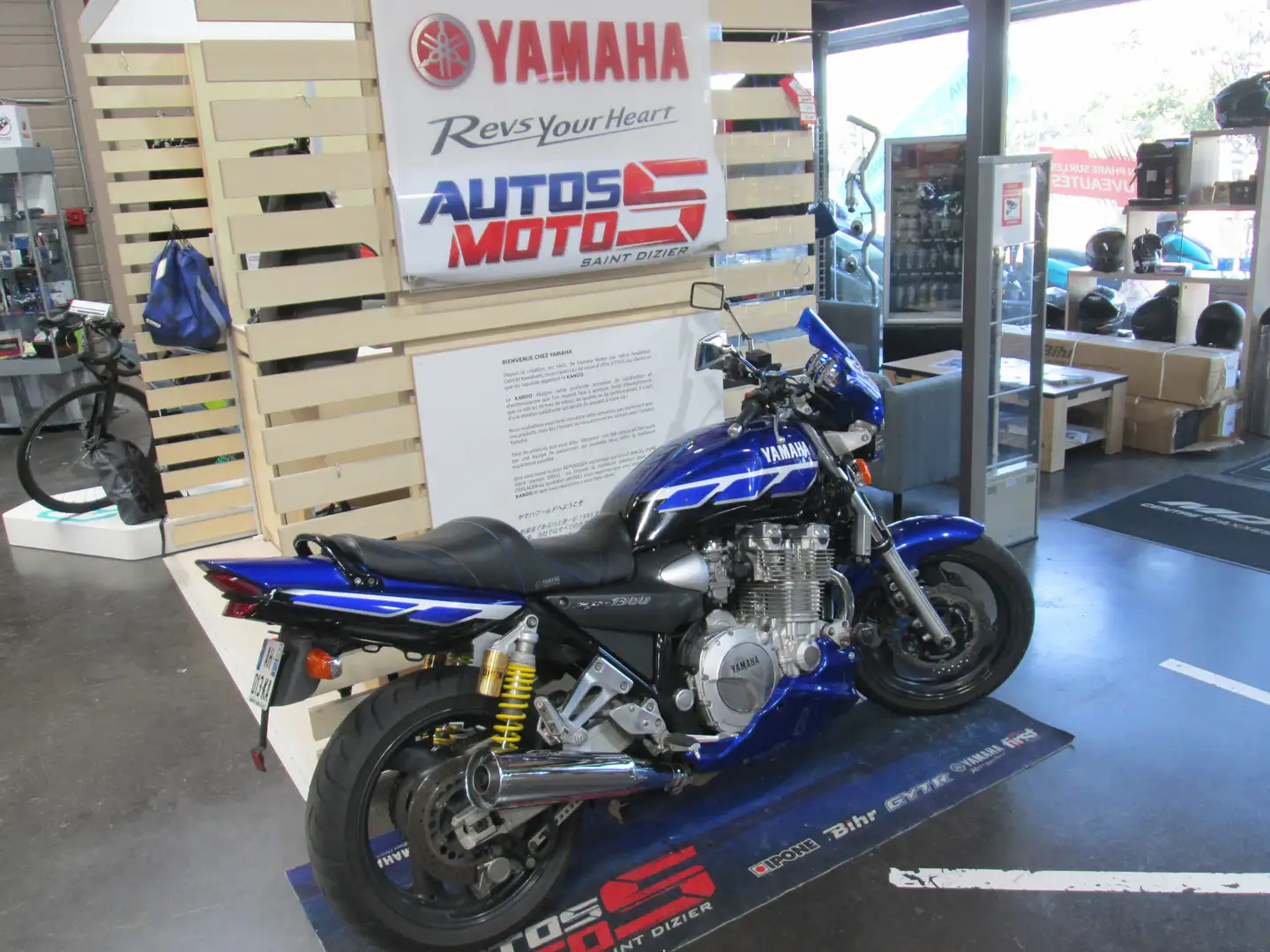 Yamaha Bleu - 2