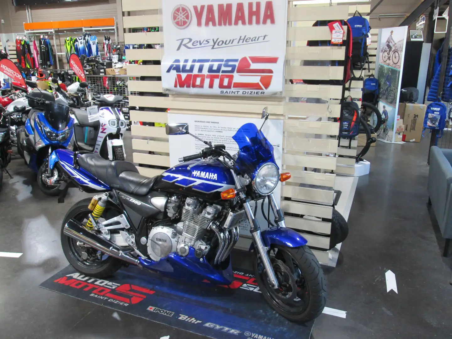 Yamaha Bleu - 1