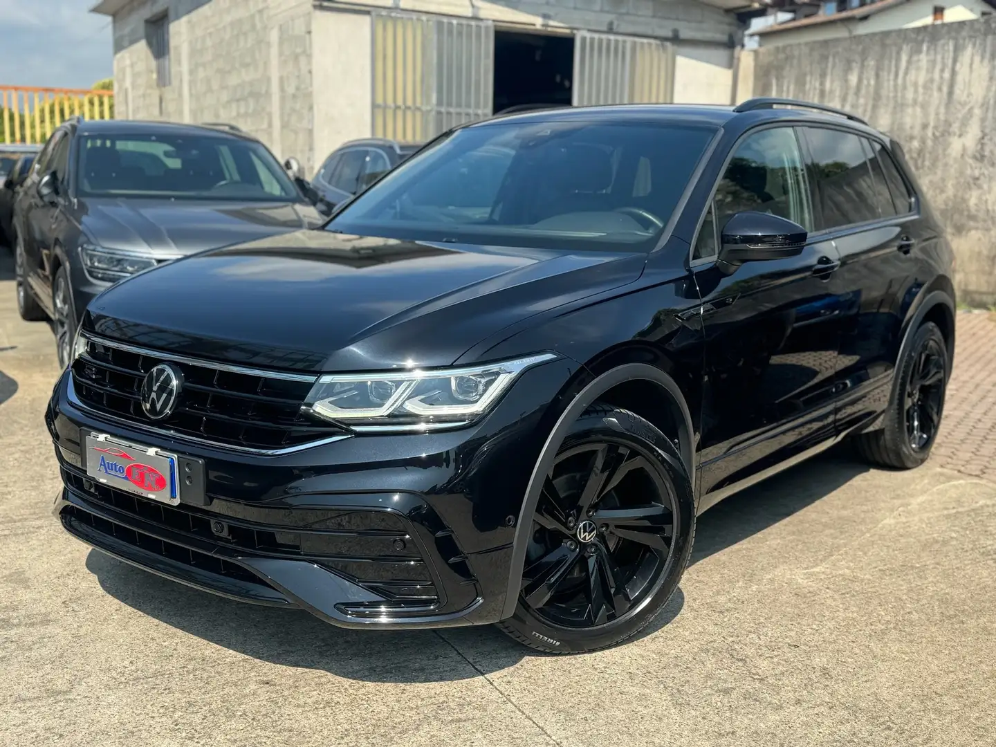 Volkswagen Tiguan Tiguan II 2021 2.0 tdi R-Line 150cv dsg Negro - 1