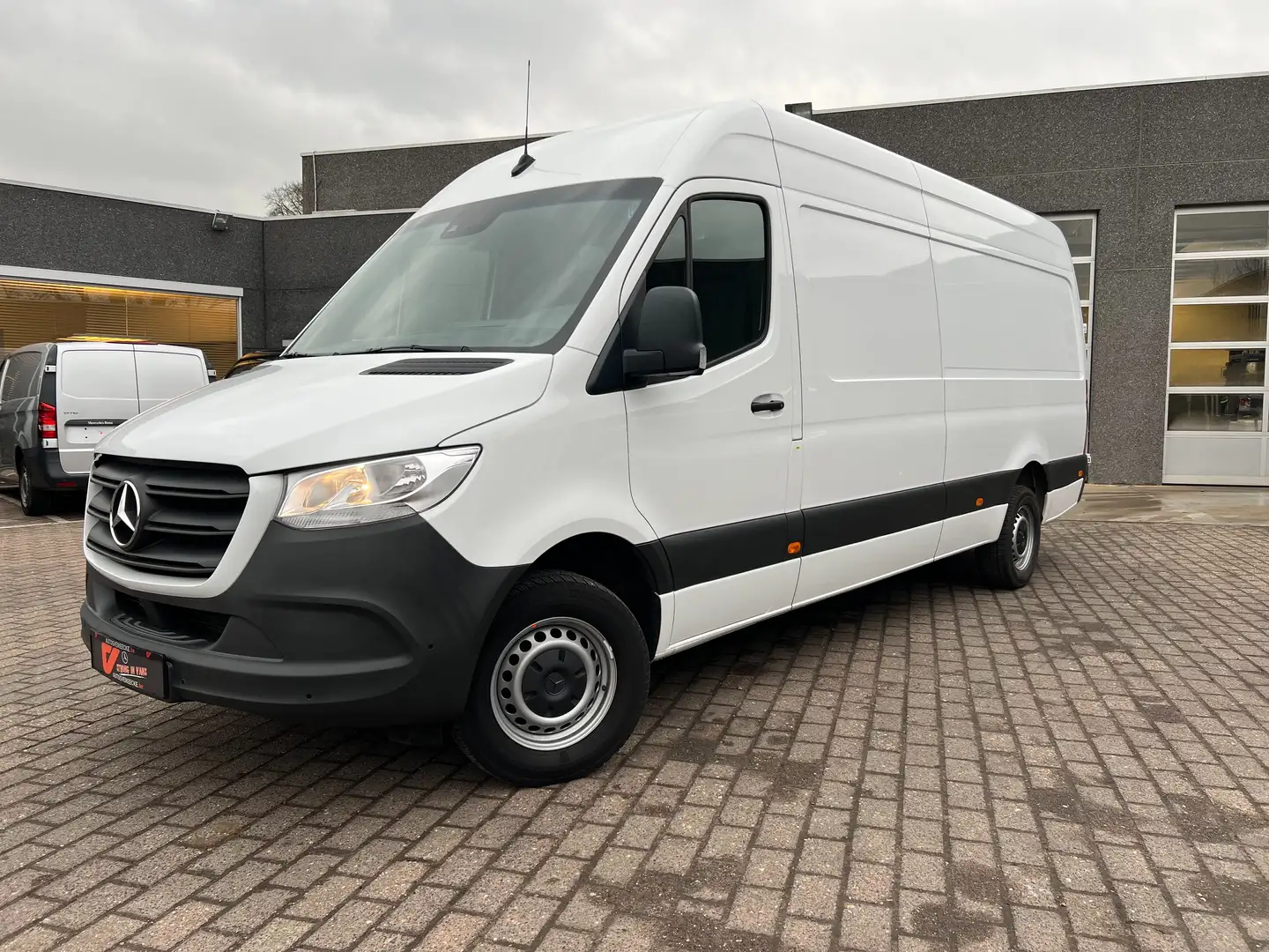 Mercedes-Benz Sprinter 317 L3H2 (37.500ex) 9G-TRONIC CAMERA PTS MBUX Wit - 2
