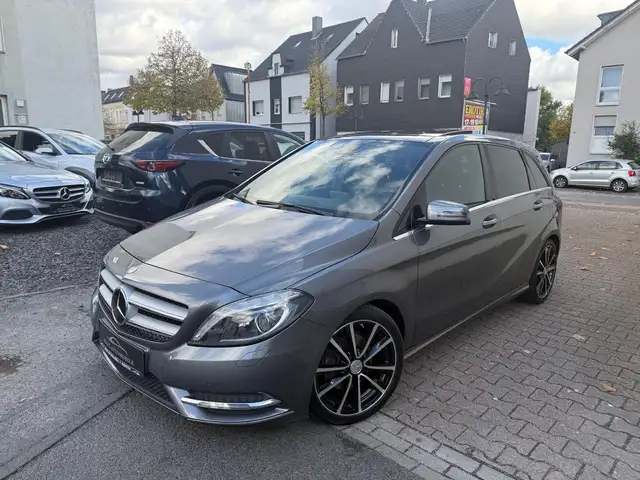 Mercedes-Benz B 200 CDI 2.Hand*Navi*Panorama*BiXenon