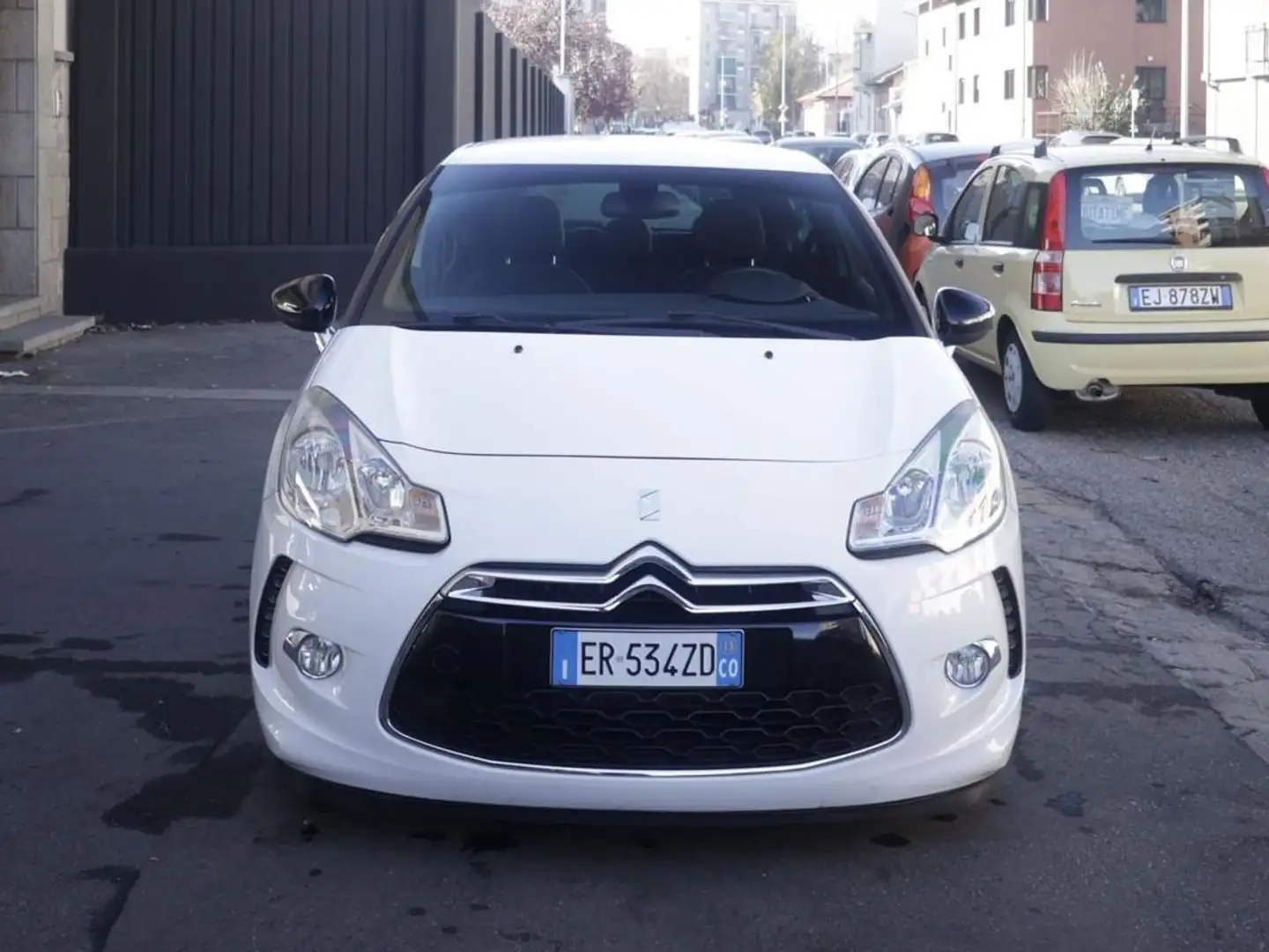 Citroen DS3 1.4 hdi Just Black 70cv NEOPATENTATO Bianco - 2