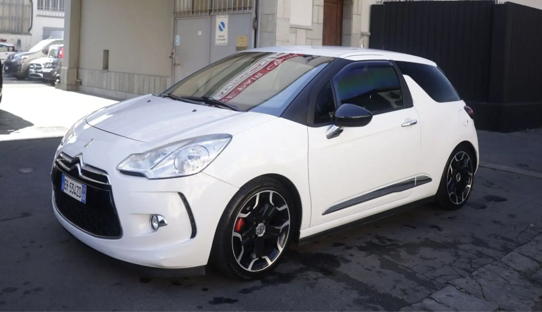 Citroen DS3 1.4 hdi Just Black 70cv NEOPATENTATO Bianco - 1