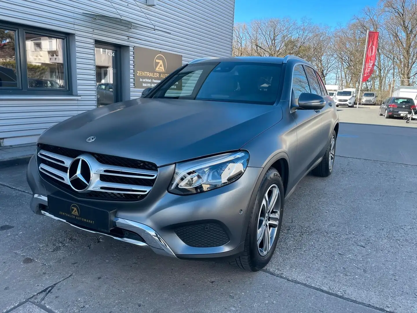 Mercedes-Benz GLC 220 d 4Matic/LED/Navi/CarPlay/Keyless Go/AHK Grau - 1