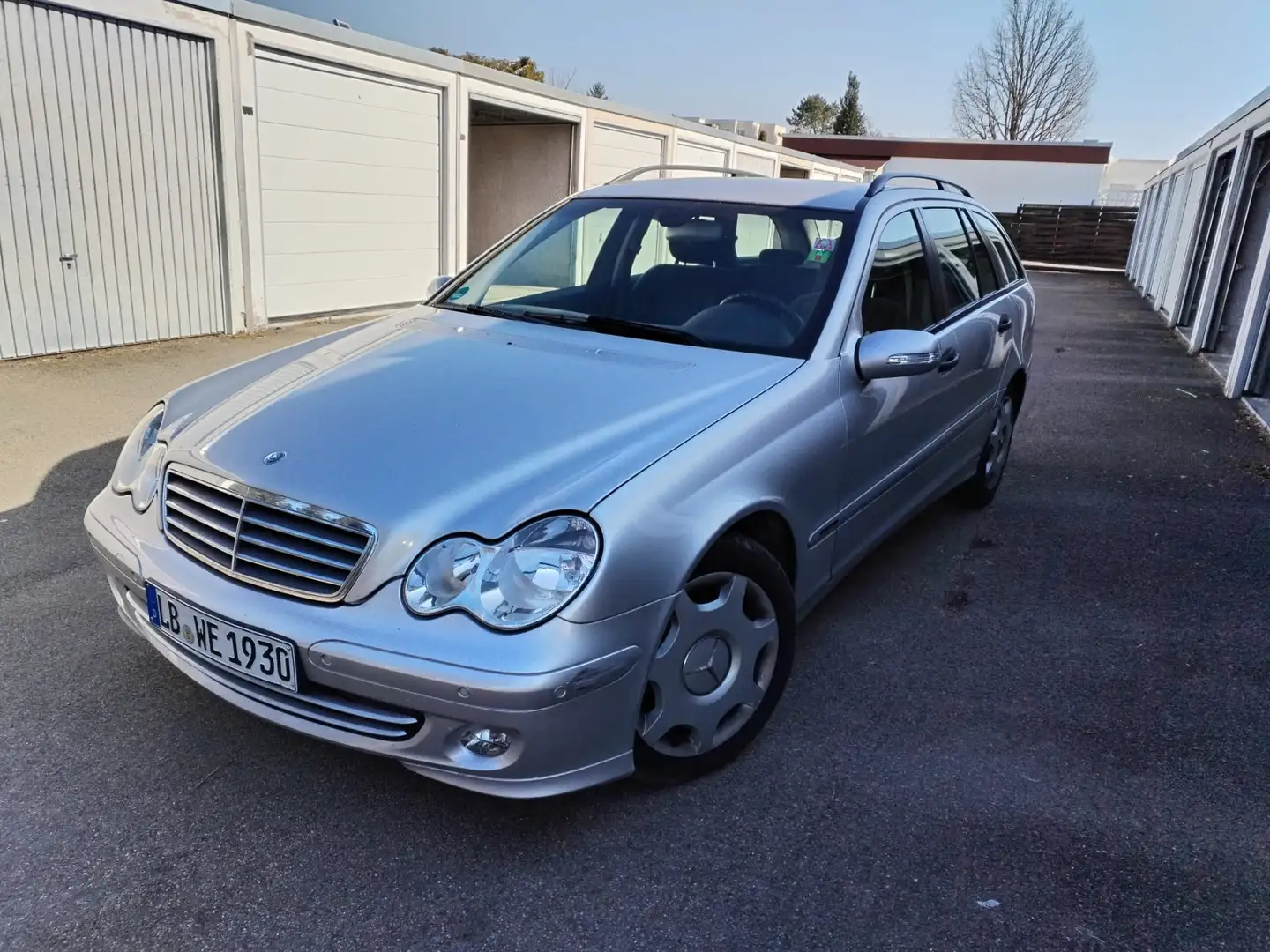 Mercedes-Benz 180 C-Klasse Kombi Top Ausstattung Stříbrná - 2