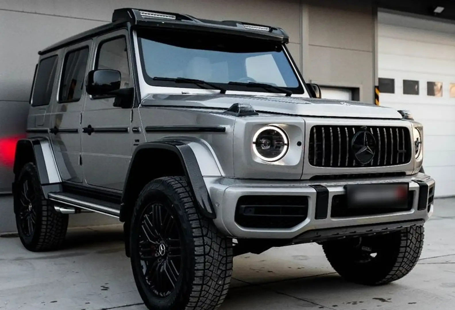 Mercedes-Benz G 63 AMG 4Matic 9G-Tronic Stříbrná - 2