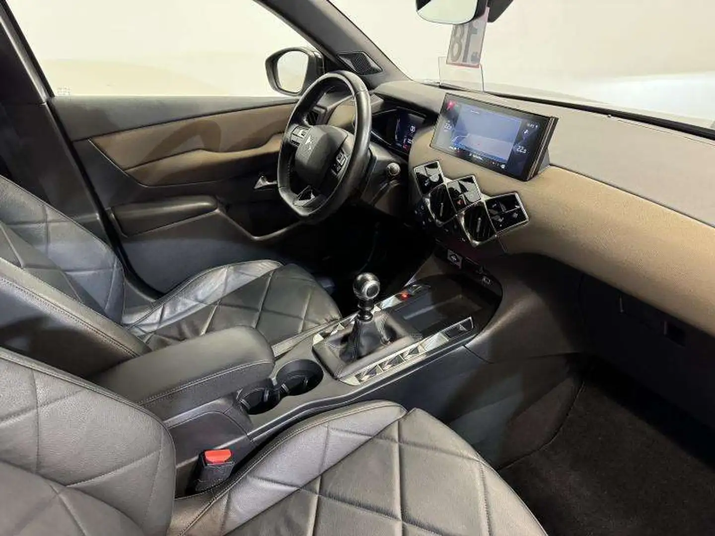 DS Automobiles DS 3 Crossback SO CHIC **GARANTIE 24 MOIS** Gris - 2
