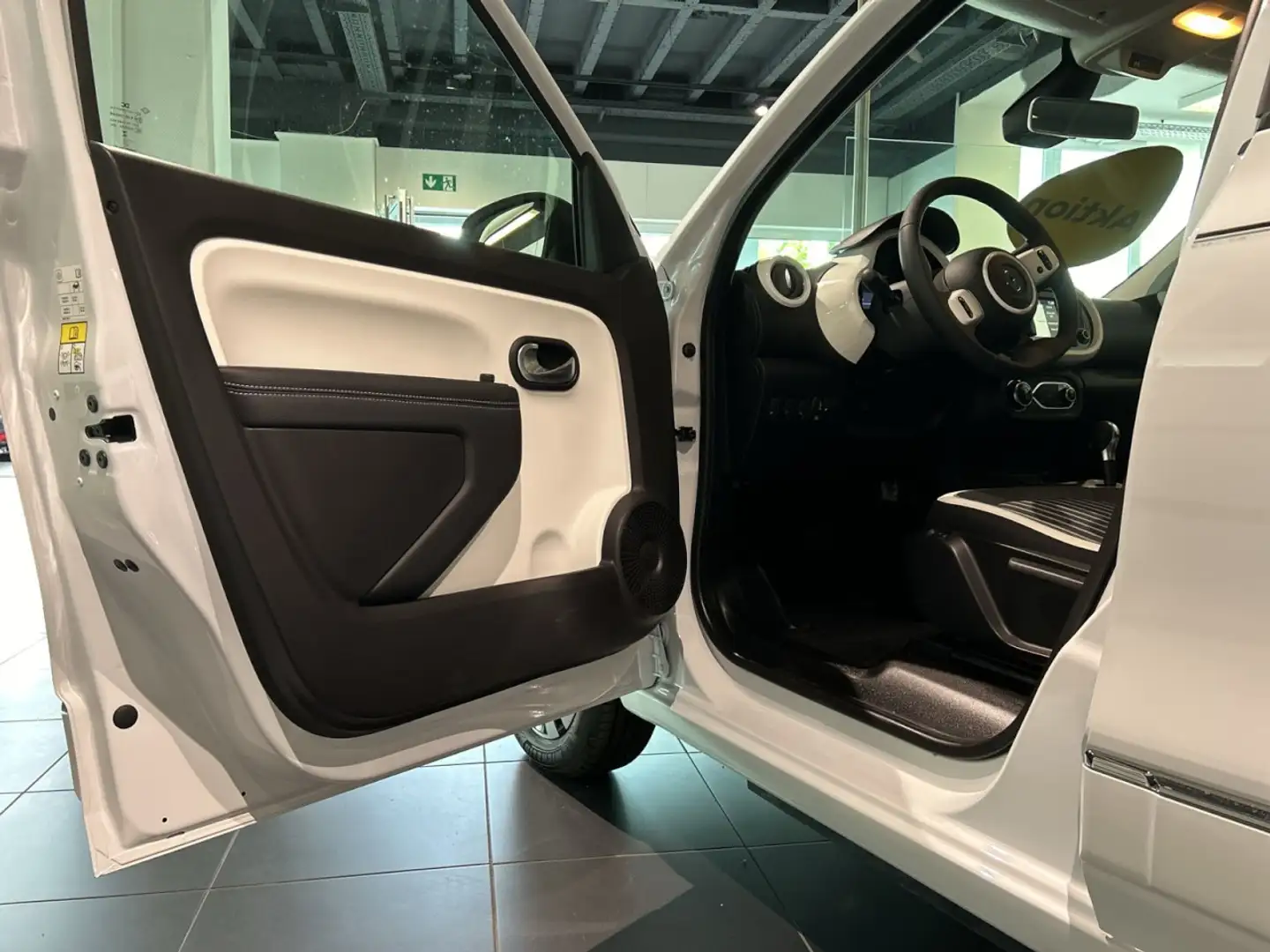 Renault Twingo Techno Electric Klima Navi Rückfahrkamera Weiß - 2