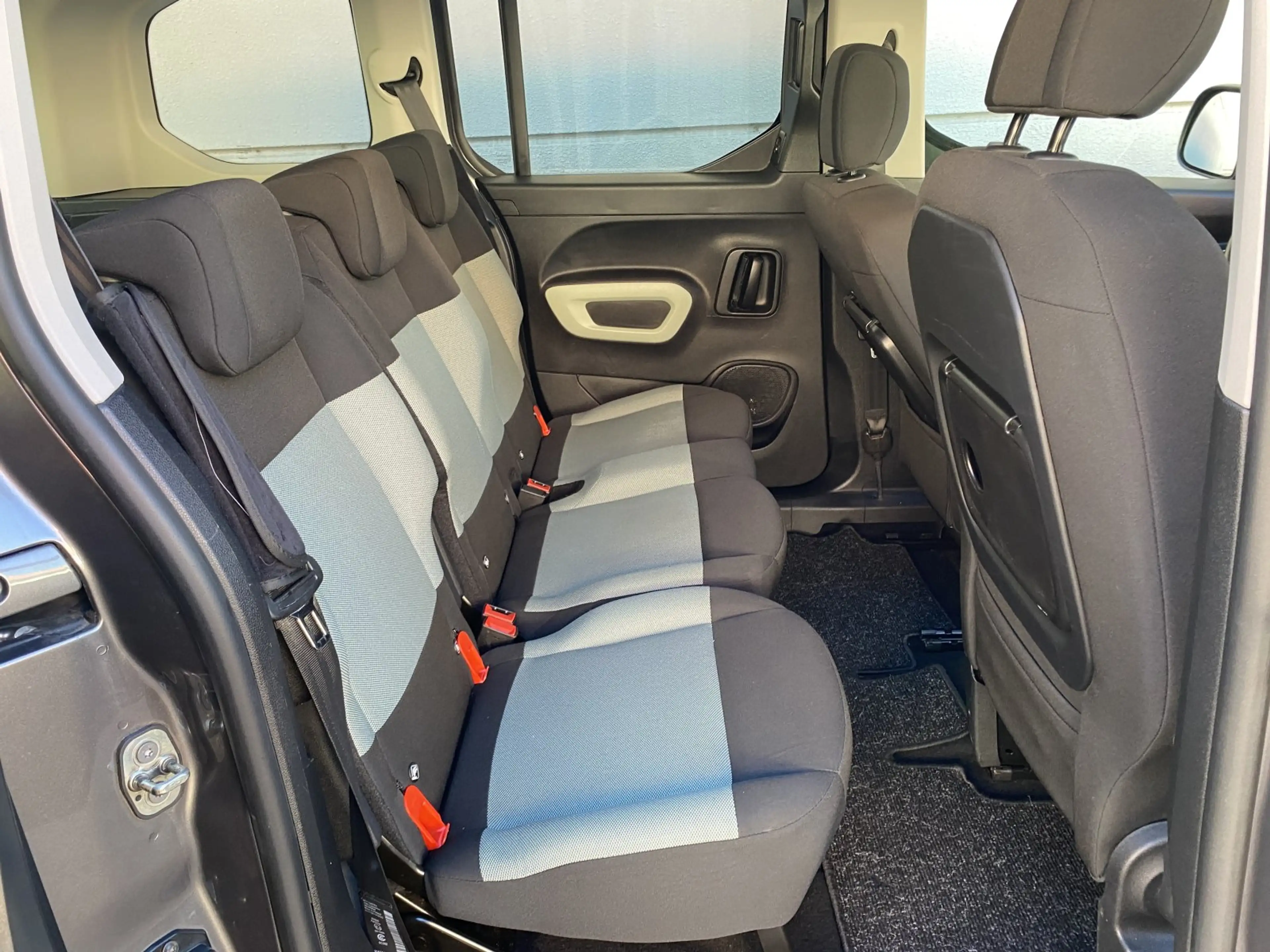 Citroen Berlingo 1.5 BlueHDi 130 FAP Feel — photo 14