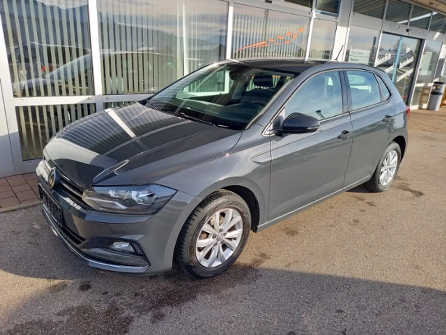 Volkswagen Polo VI Highline NAVI PDC SHZ CLIMATRONIC Gris - 2