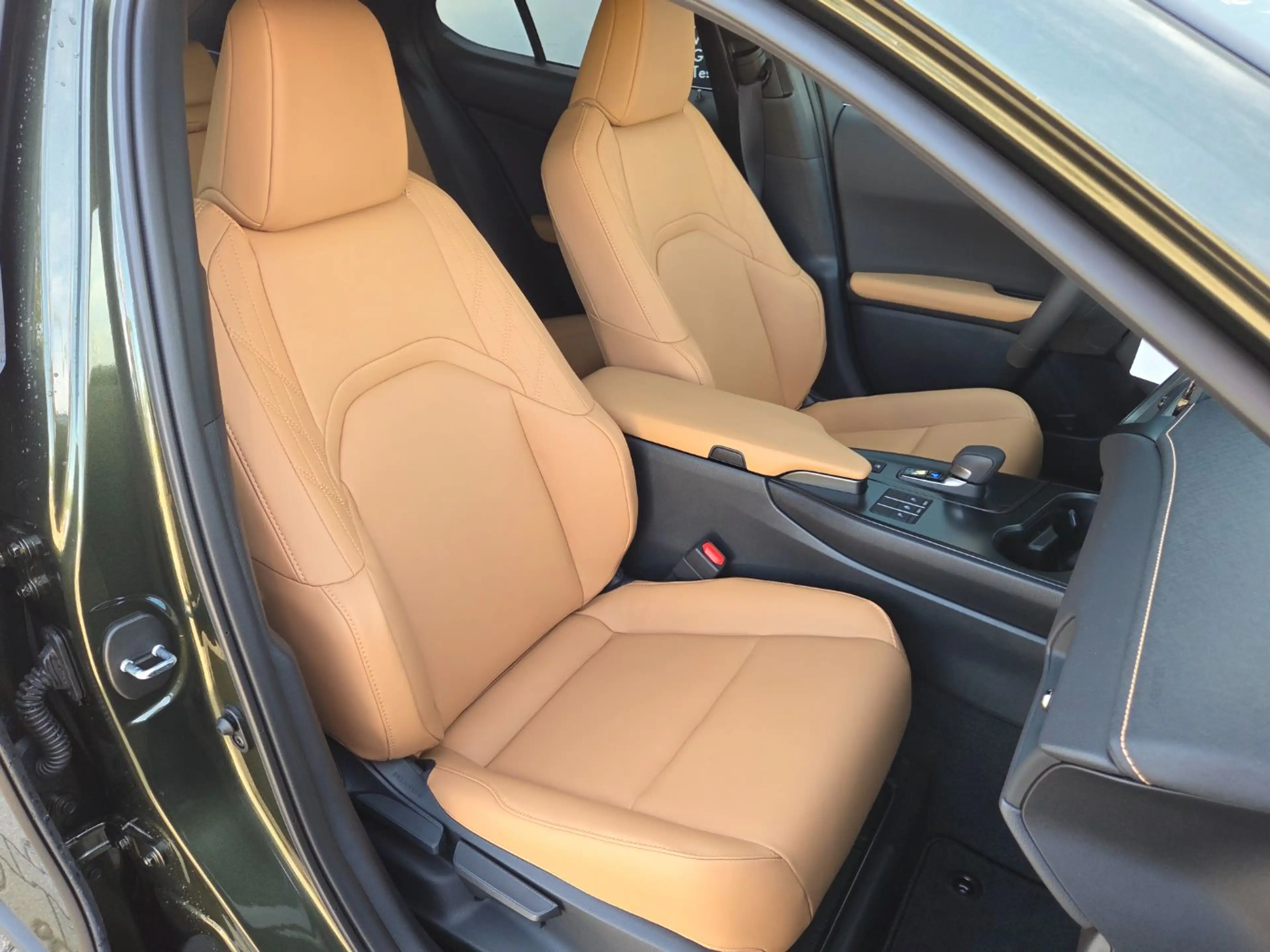 Lexus UX 300h UX 300 H F Sport Design ACC+LED+Navi+SHZ+LM — photo 11