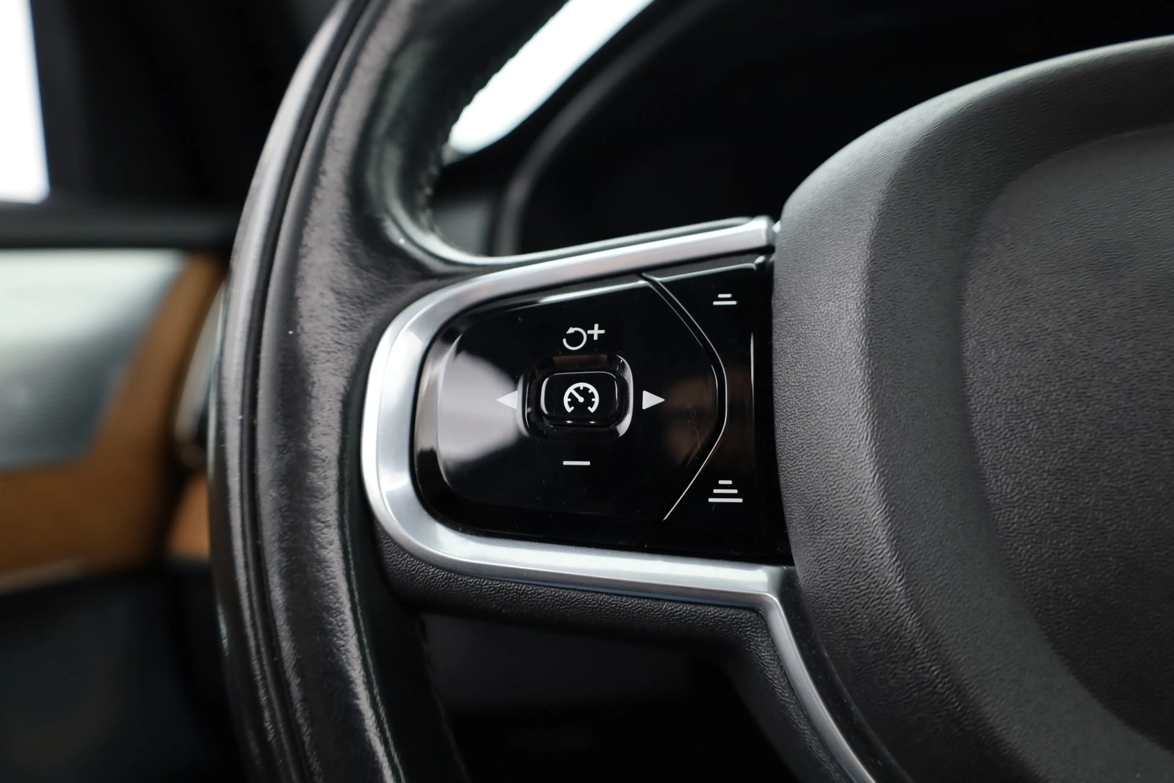 Volvo XC90 2.0 T8 Twin Engine AWD Inscription Full option | L — photo 14