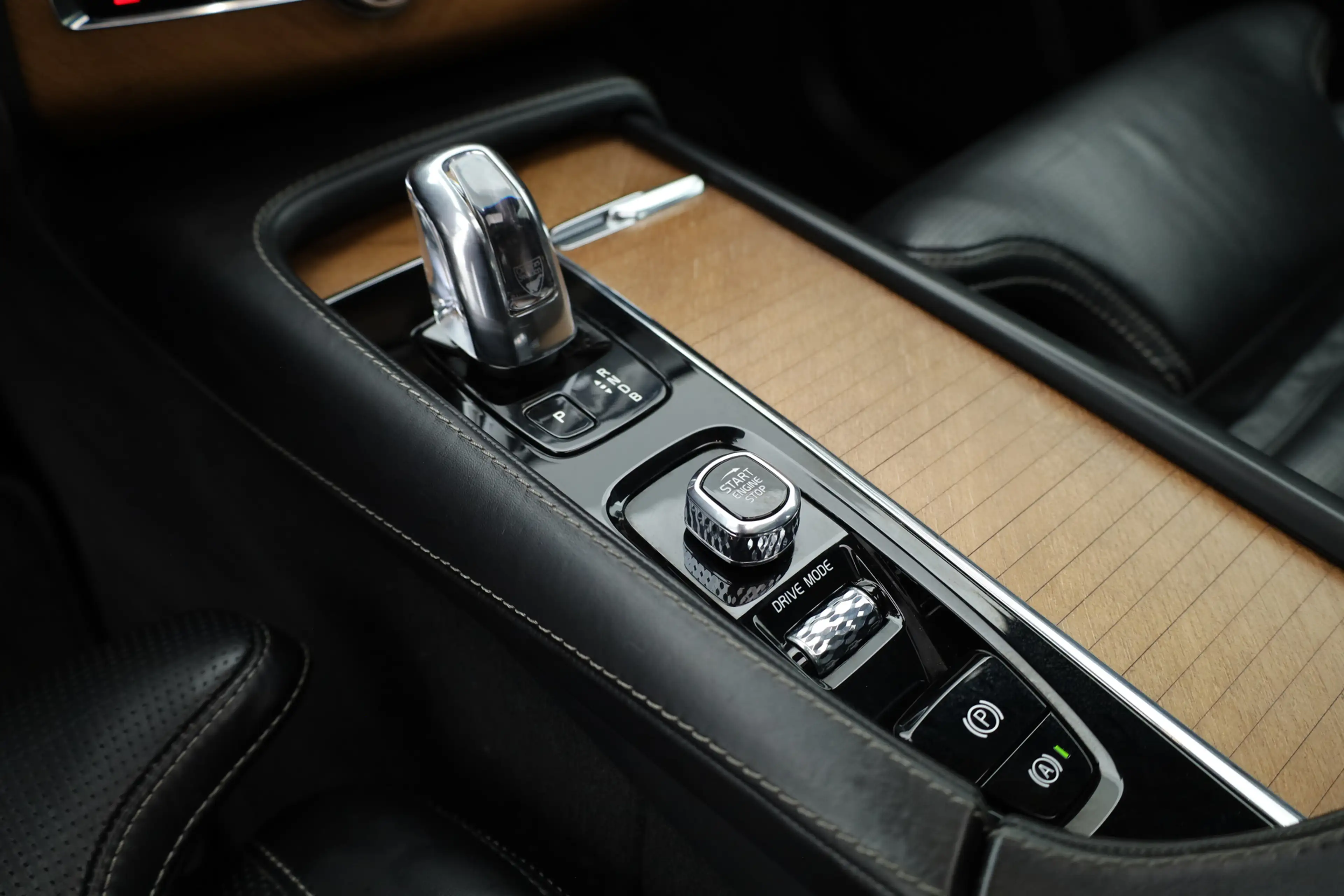 Volvo XC90 2.0 T8 Twin Engine AWD Inscription Full option | L — photo 8