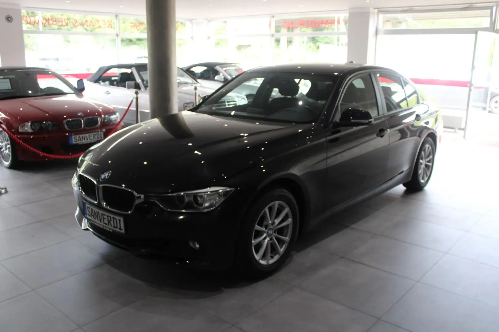 BMW 320 i xDrive XENON PDC MFL *EURO 5* *I.HAND* Schwarz - 1