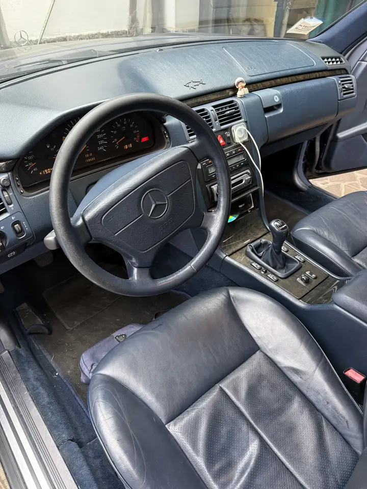 Mercedes-Benz E 200 Avantgarde, foto 4