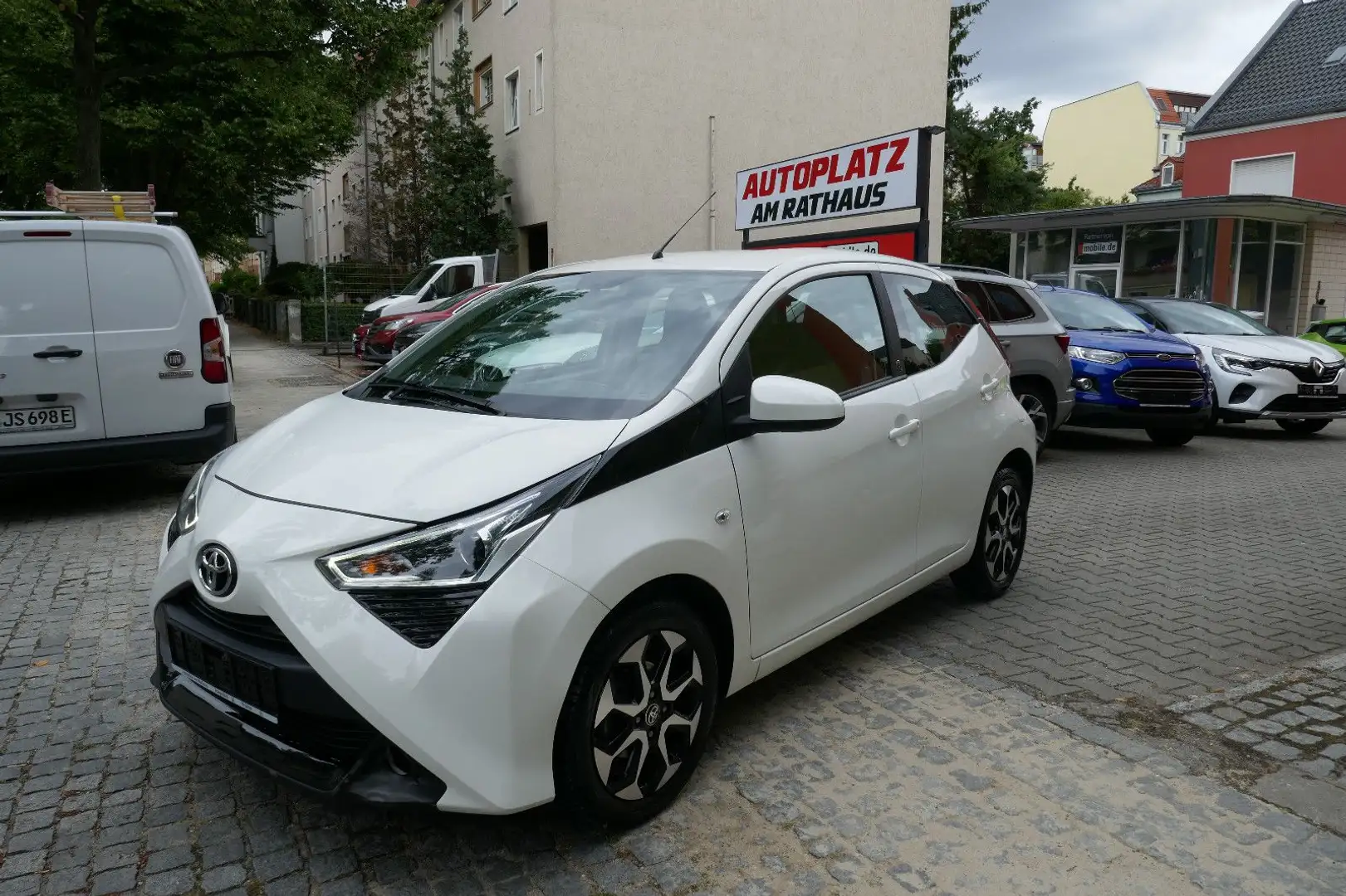 Toyota Aygo AYGO x-play Team D Weiß - 1