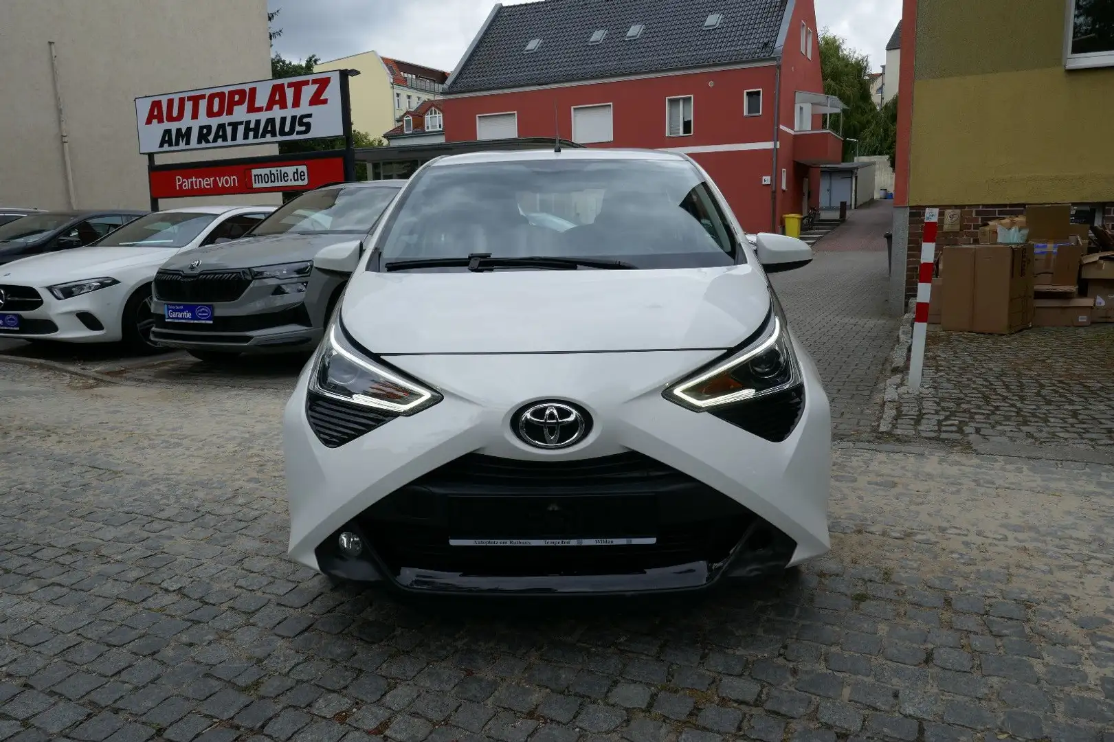 Toyota Aygo AYGO x-play Team D Weiß - 2