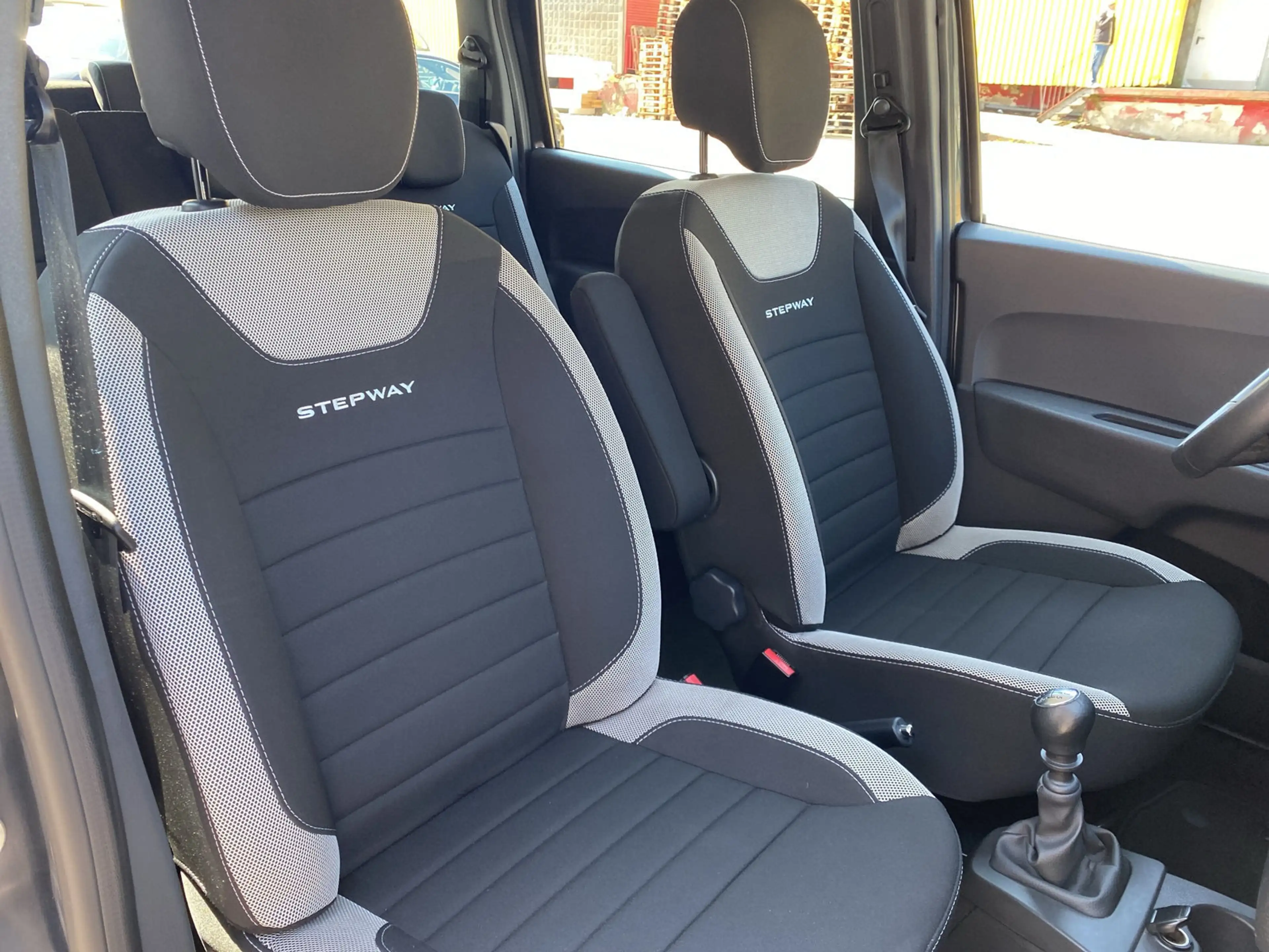 Dacia Lodgy Stepway Blue dCi 115 7 Sitzer PDC h+Kamera — photo 14