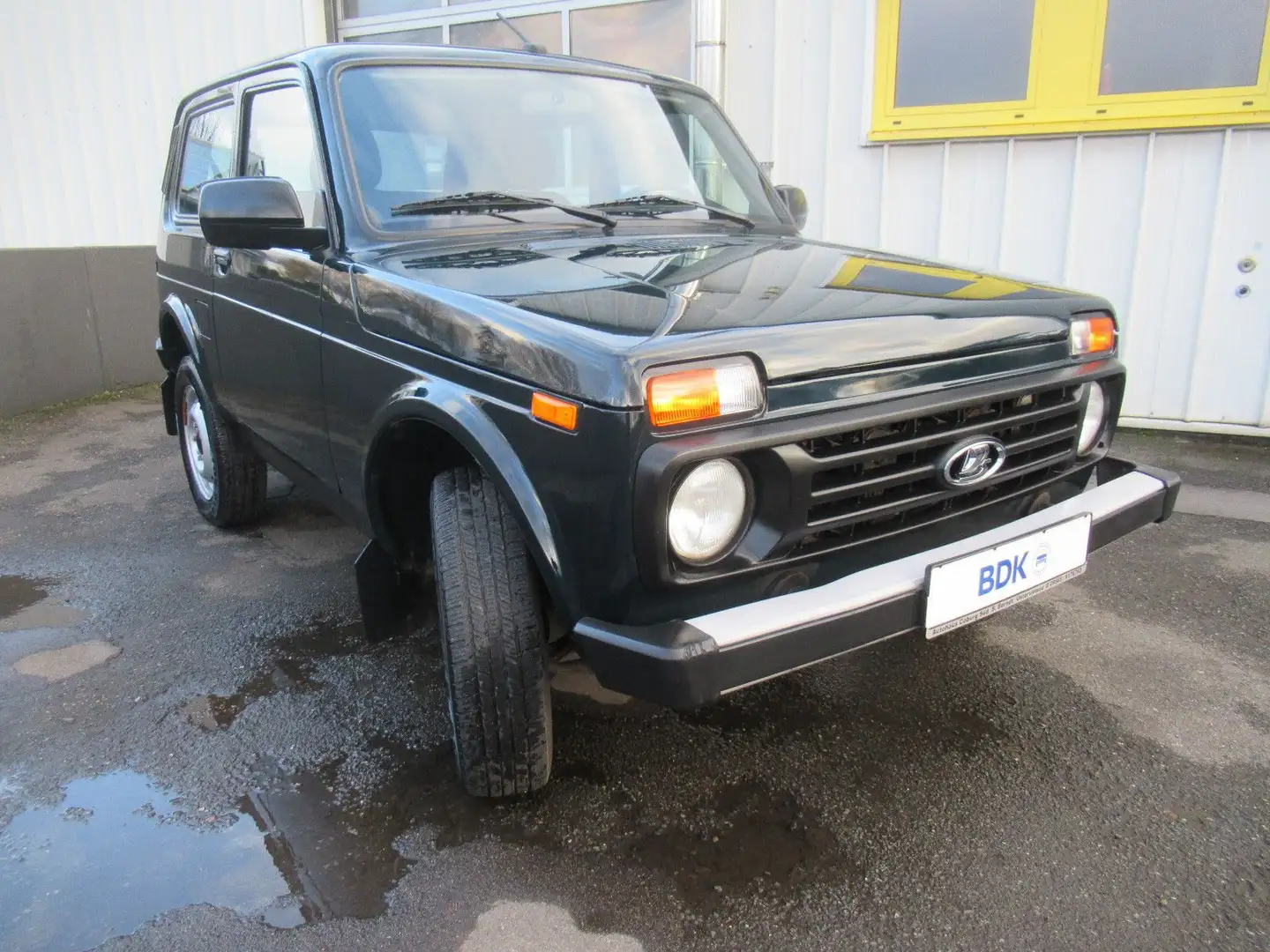 Lada Niva 4x4 Legend Konservierung AHK neues Modell Grün - 2