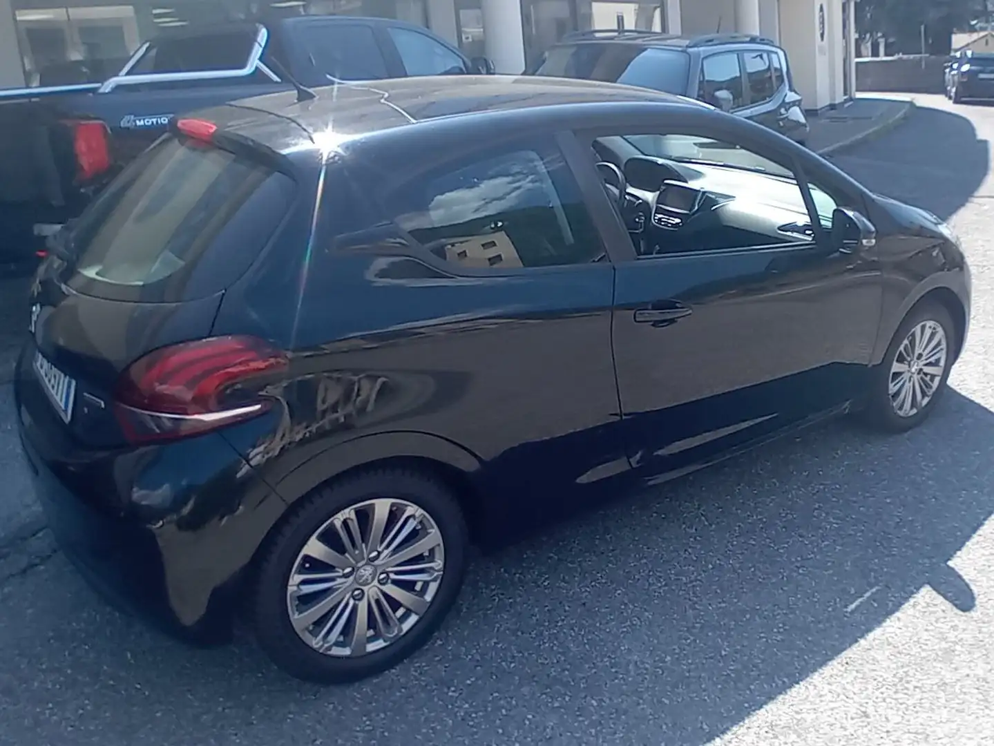 Peugeot 208 208 I 2015 3p 1.6 bluehdi Active 75cv Zwart - 2