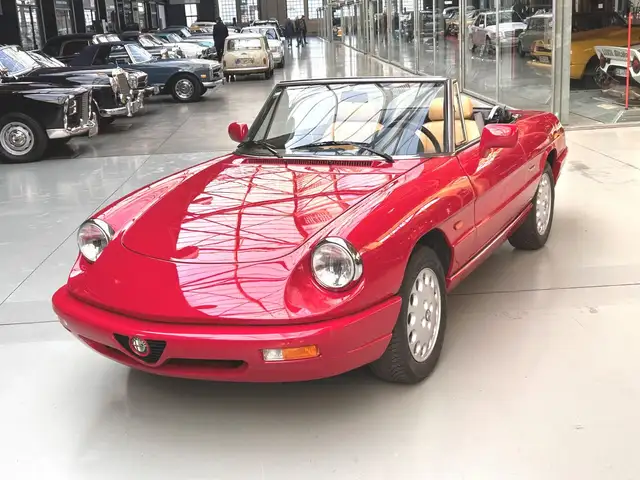 Alfa Romeo Spider view 5