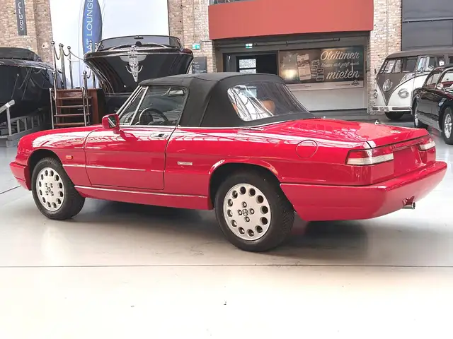 Alfa Romeo Spider view 7