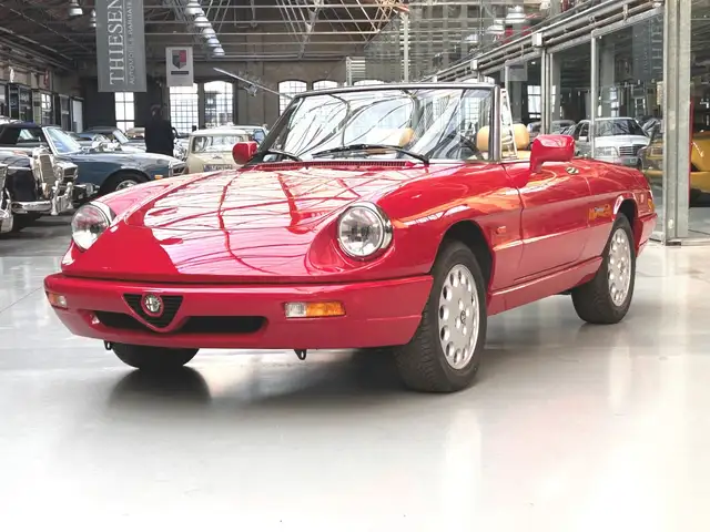Alfa Romeo Spider view 4