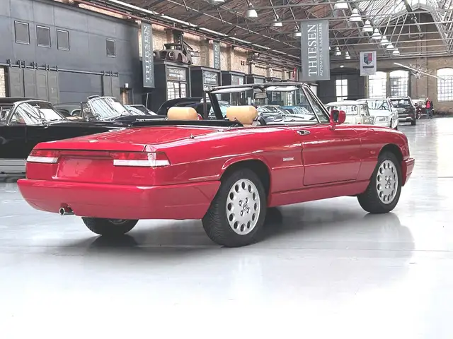 Alfa Romeo Spider view 8