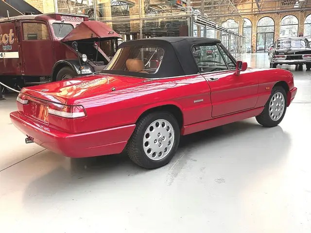 Alfa Romeo Spider view 6