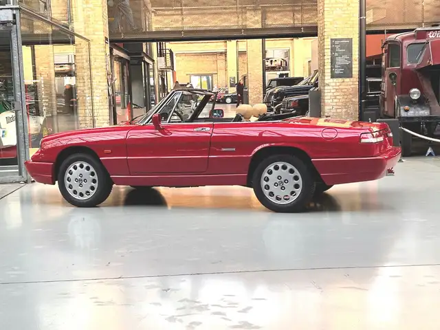 Alfa Romeo Spider view 13