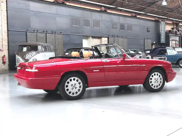 Alfa Romeo Spider view 9