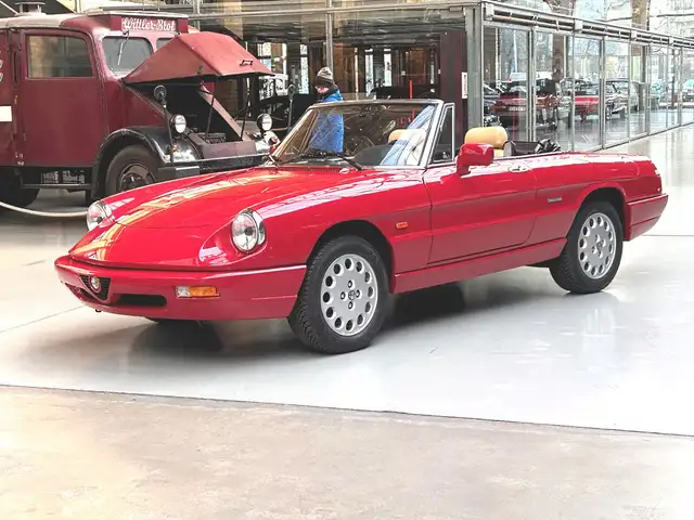 Alfa Romeo Spider view 14