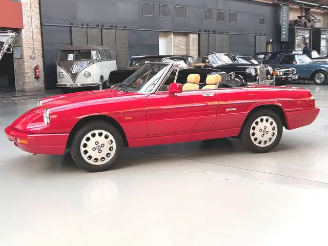 Alfa Romeo Spider view 3