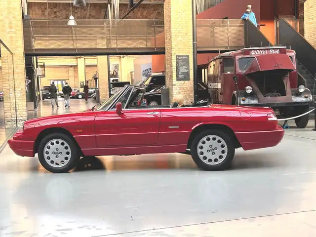 Alfa Romeo Spider view 12