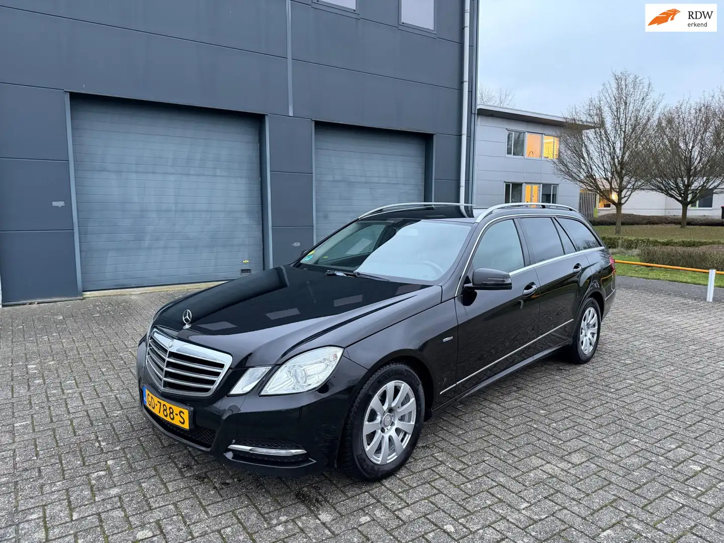 Mercedes-Benz E 220 Estate CDI Business Class Avantgarde Schwarz - 1