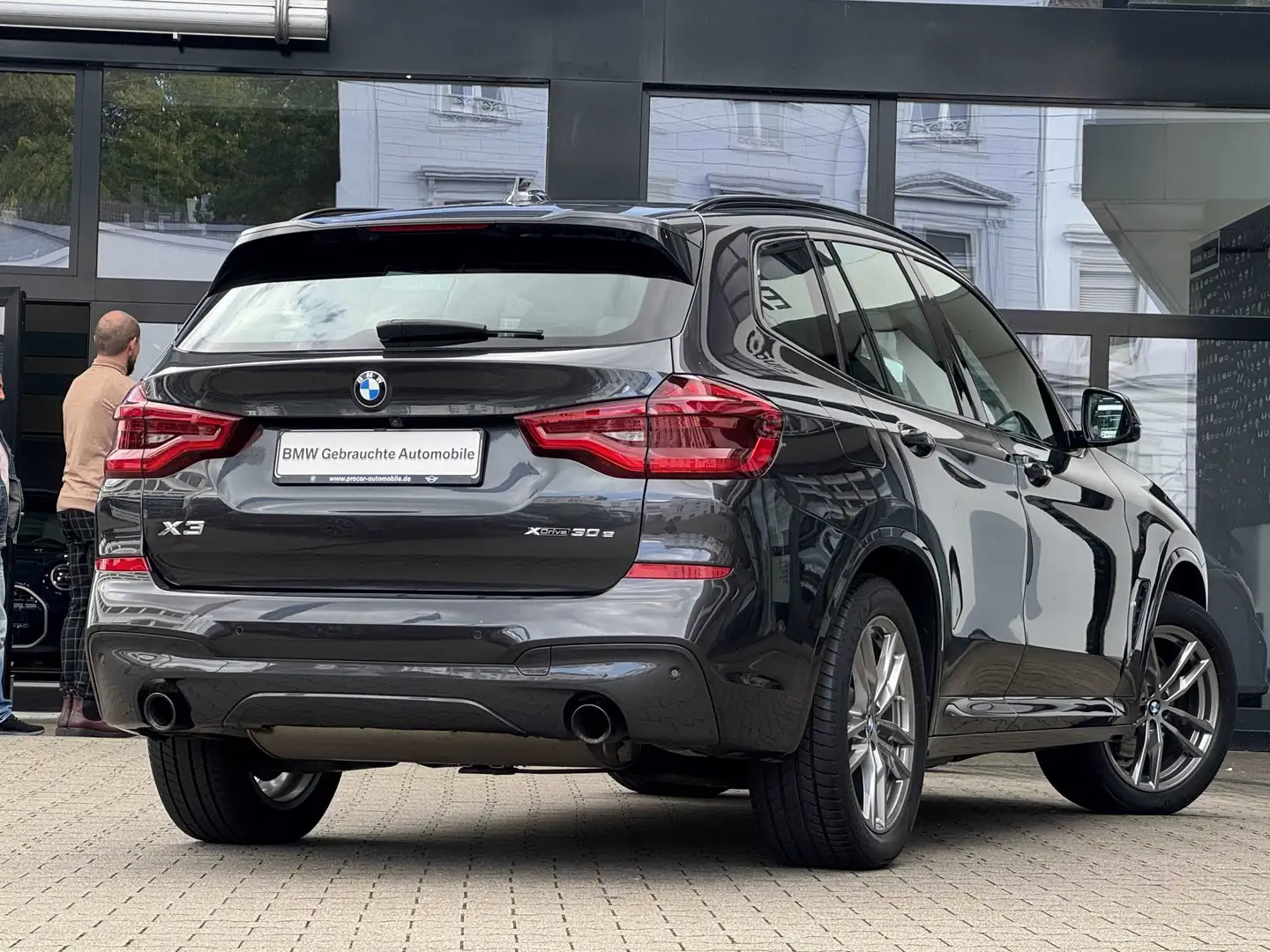 BMW X3 xDrive30e M Sport AdapLED Pano PA HiFi 19"LM Grau - 2