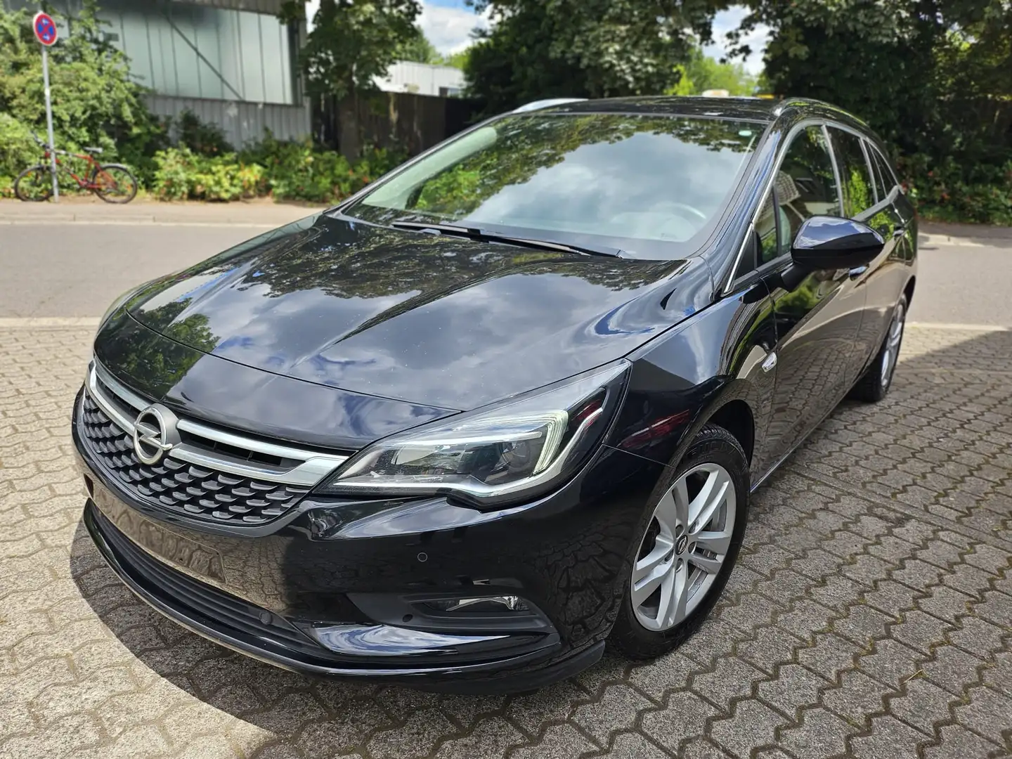 Opel Astra Innovation Start/Stop Schwarz - 1