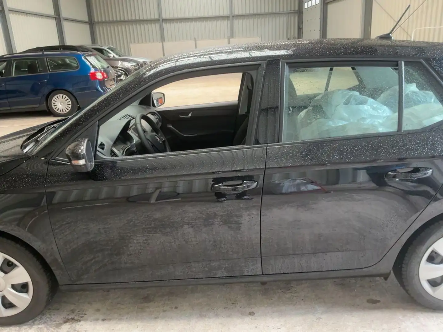 Skoda Fabia Ambition 1.0 MPI Sitzhzg+PDC+DAB+Klimaauto Schwarz - 2