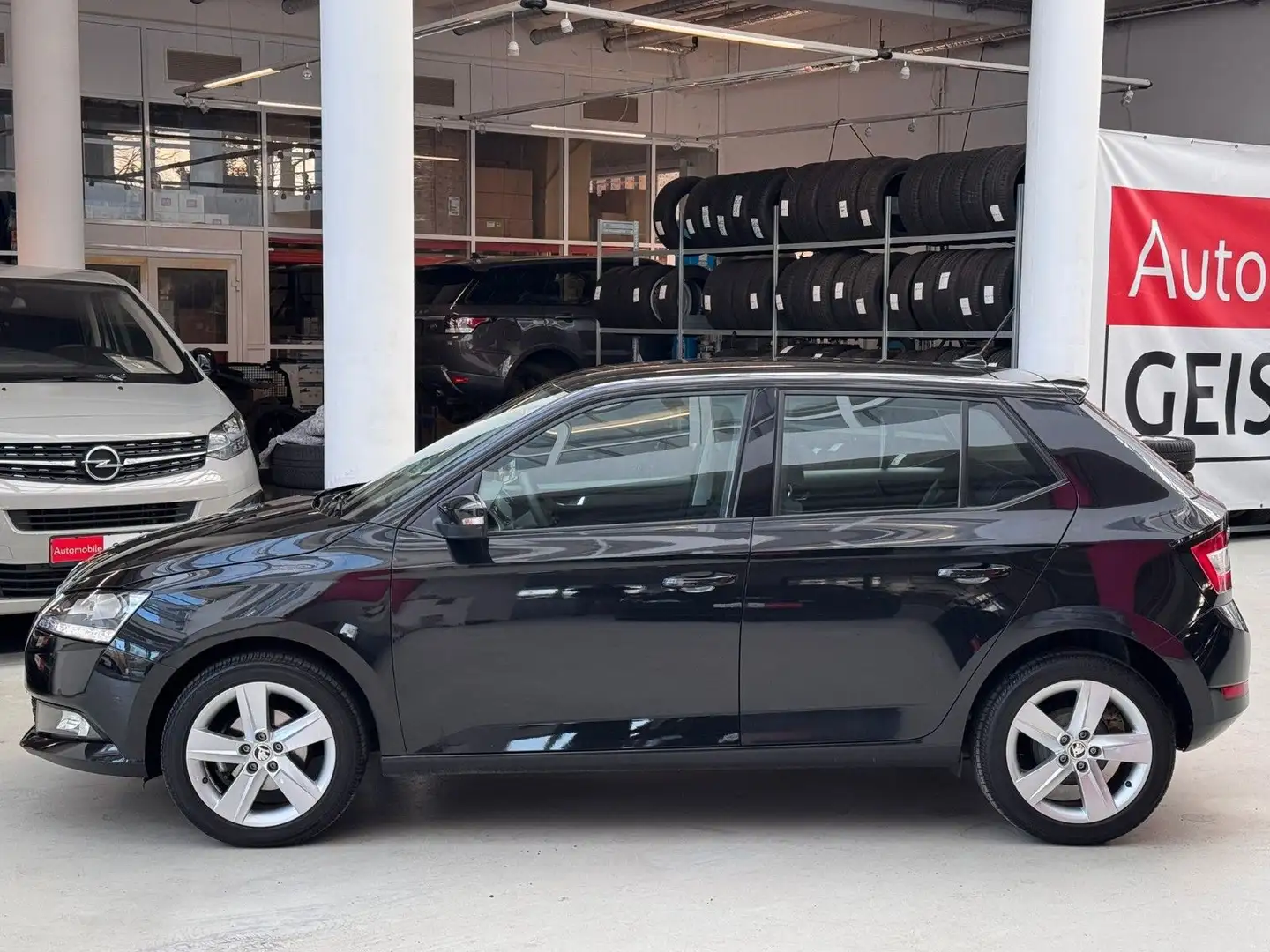 Skoda Fabia Ambition 1.0 MPI Sitzhzg+PDC+DAB+Klimaauto Schwarz - 2