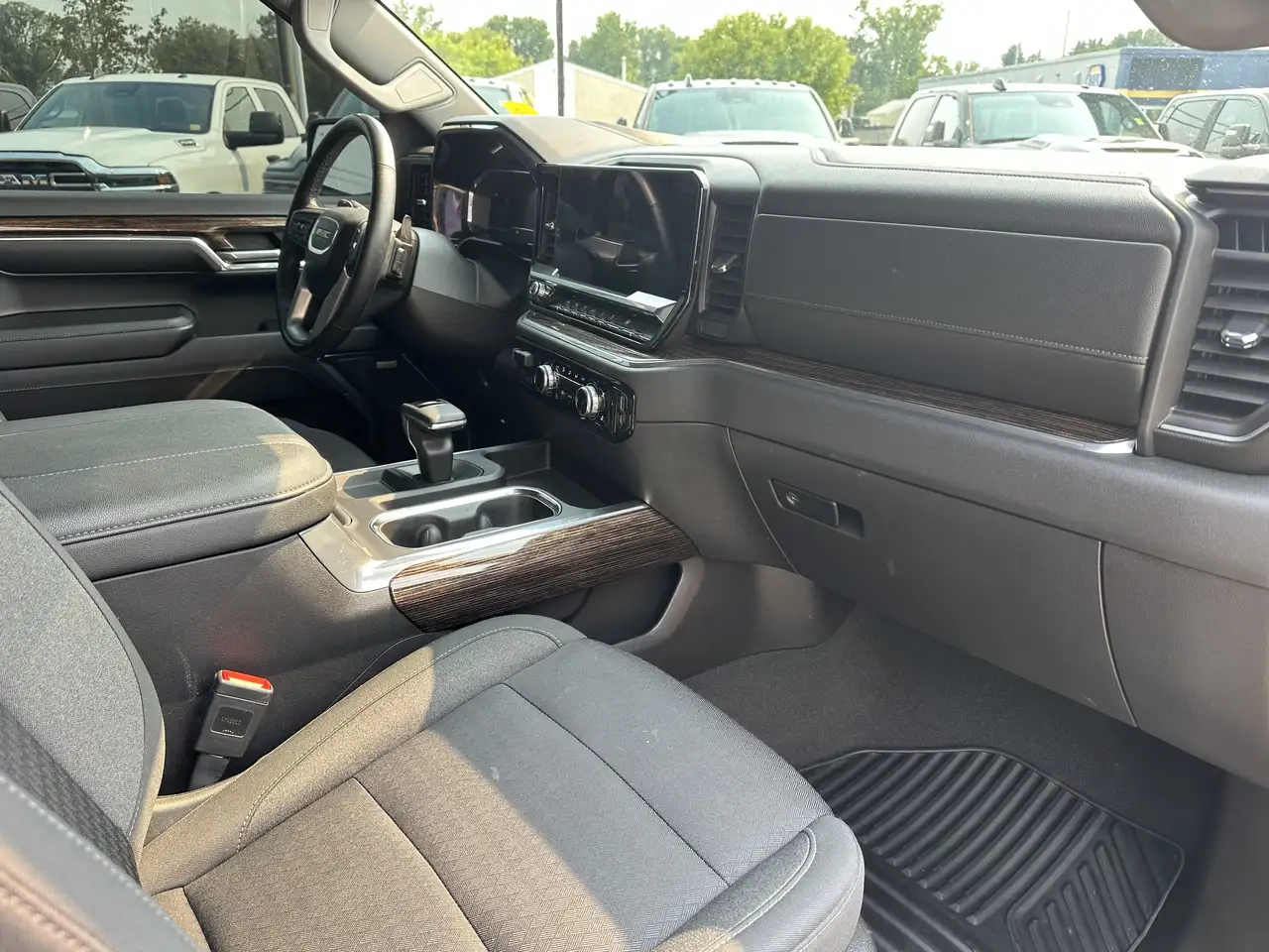 GMC Sierra 1500 снимка GMC Sierra 1500