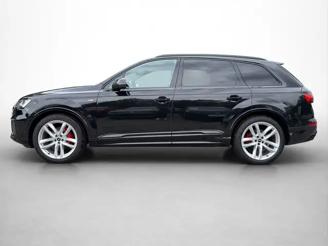 Audi Q7 view 3