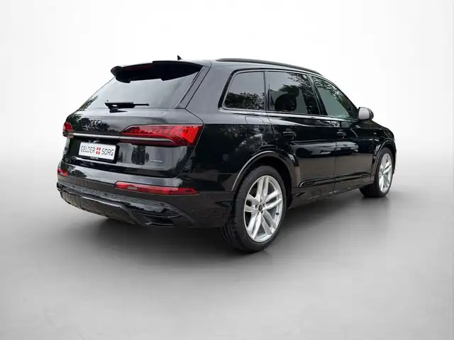 Audi Q7 view 2