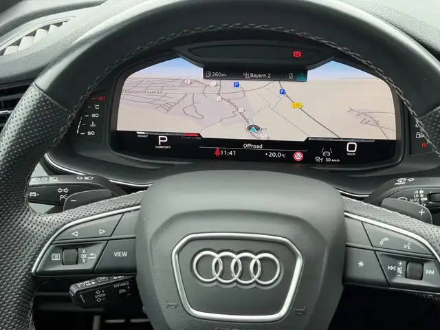 Audi Q7 view 9