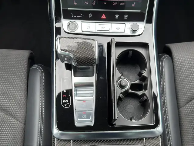Audi Q7 view 7